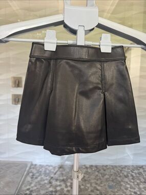 abercrombie kids Black Faux Leather pleated Skirt 5/6 built in shorts